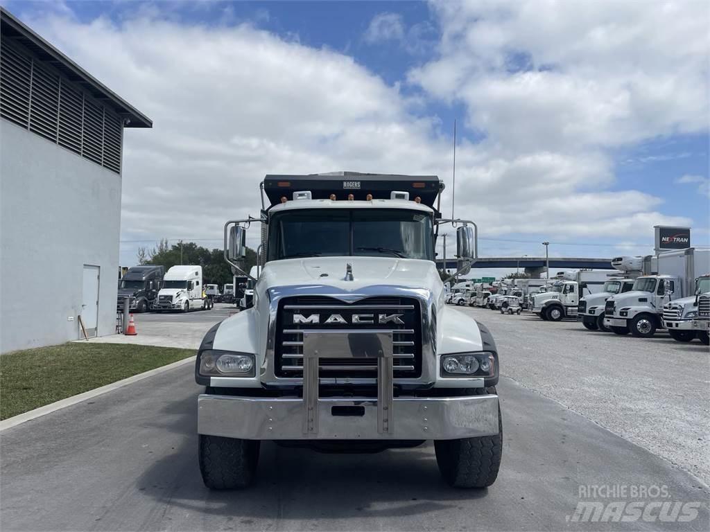 Mack GR64F Tippbilar