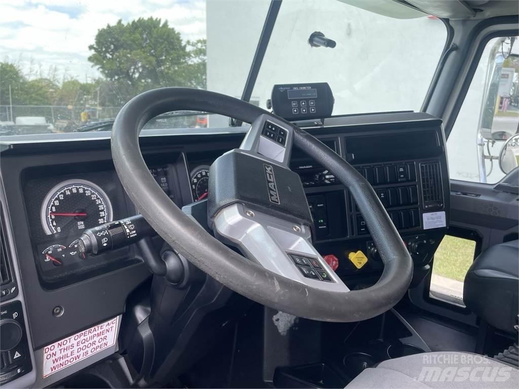 Mack GR64F Tippbilar