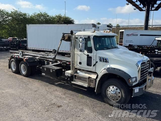 Mack GR64F Övriga bilar