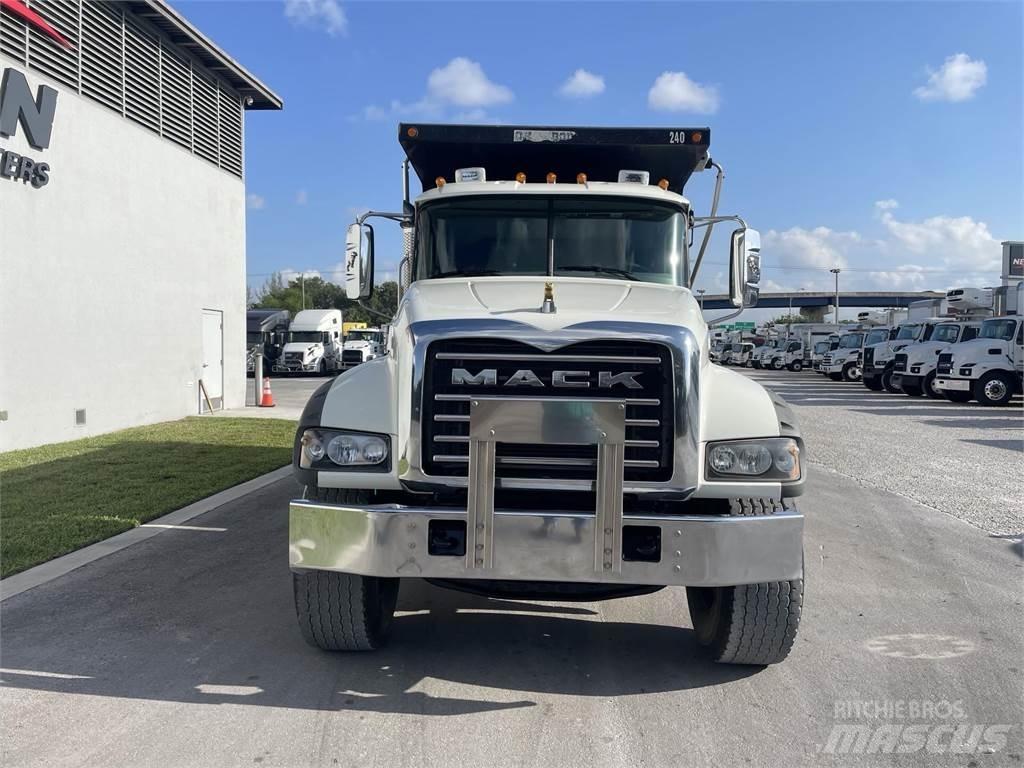 Mack GR64F Tippbilar