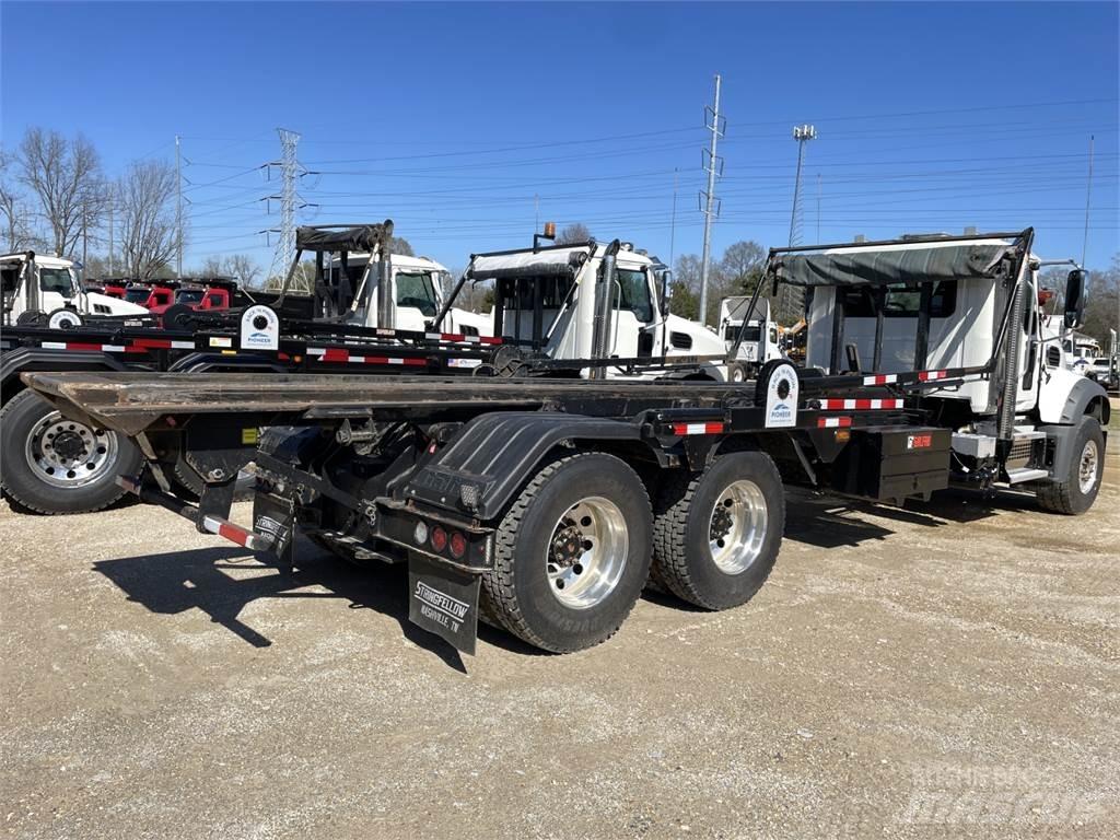 Mack GR64F Lastväxlare/Krokbilar