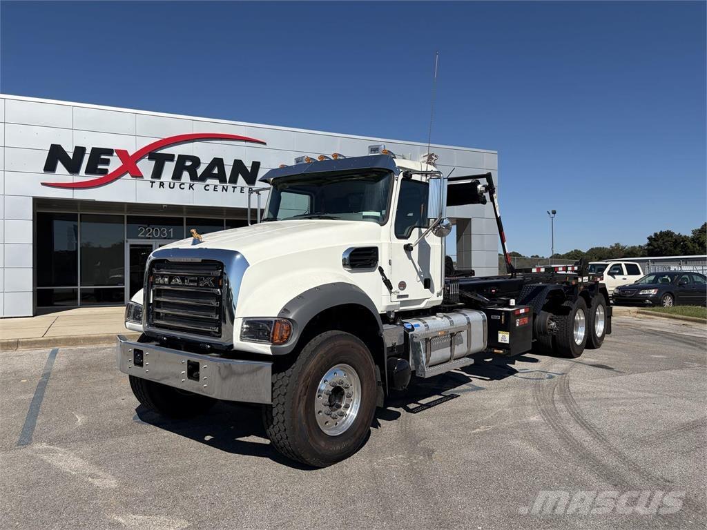 Mack GR64F Övriga bilar