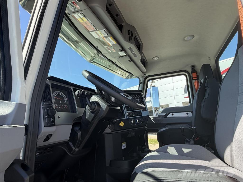 Mack GR64F Övriga bilar