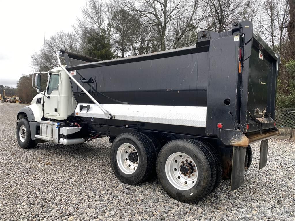 Mack GR64FR Tippbilar