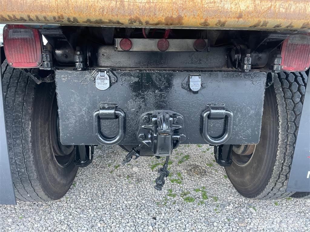Mack GR64FR Tippbilar