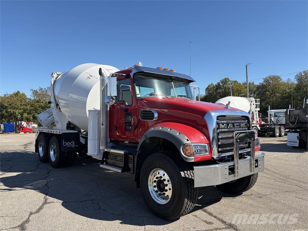 Mack GR64FR Cementbil