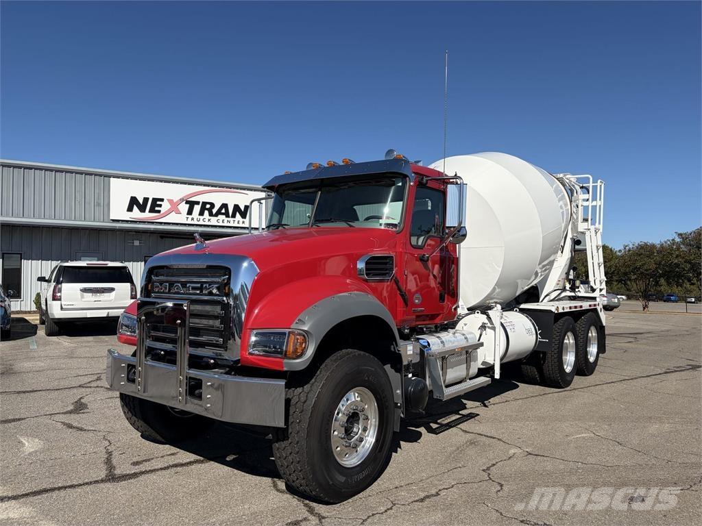 Mack GR64FR Cementbil