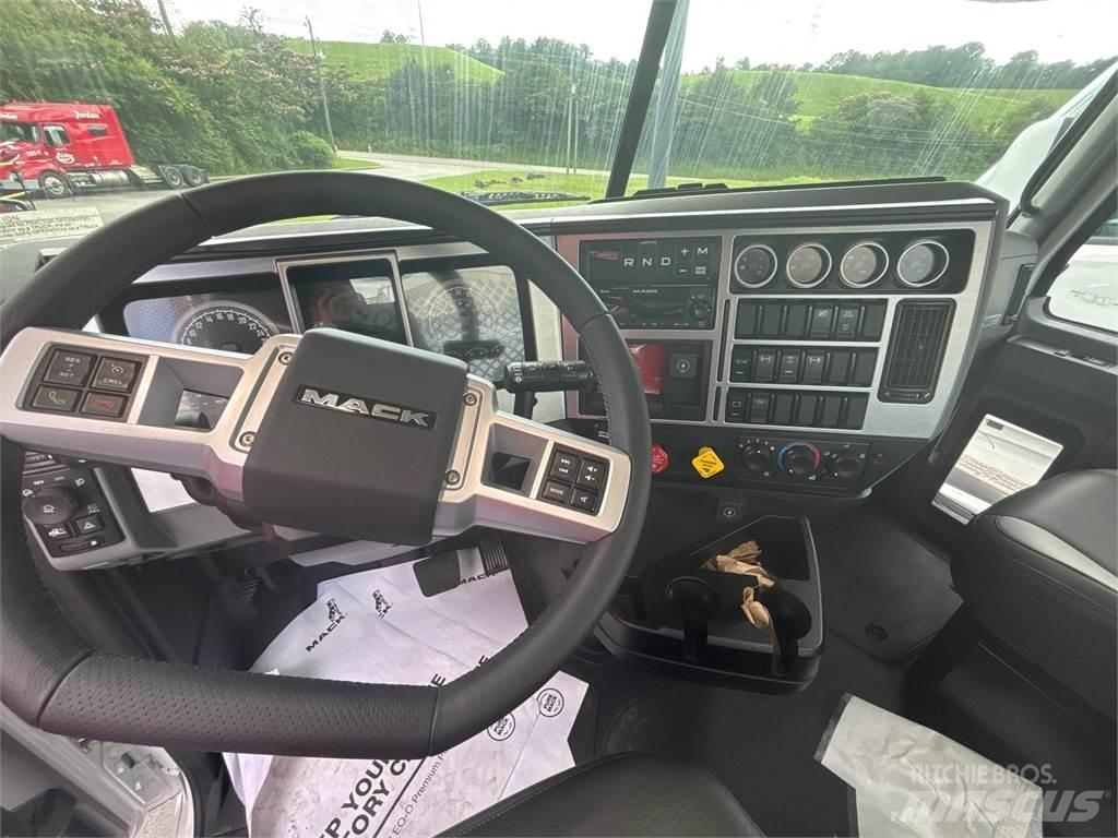 Mack GR64FT Dragbilar