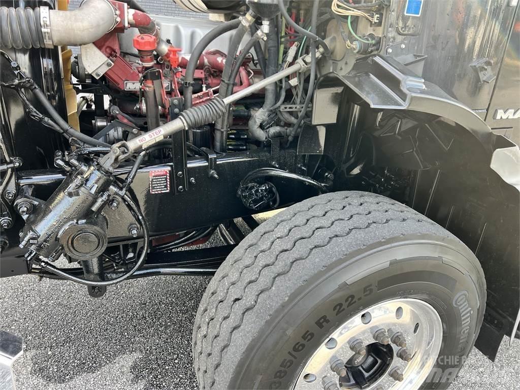 Mack GU813 Övriga bilar