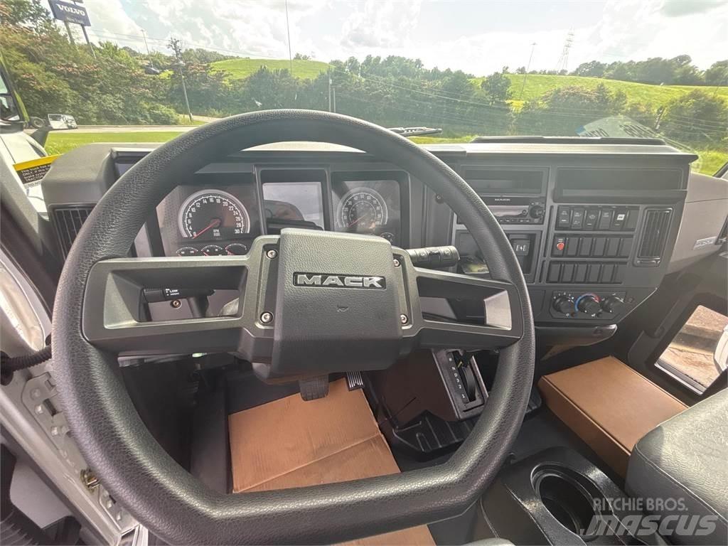 Mack MD6 42R Chassier