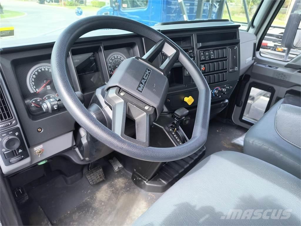 Mack MD6 42R Skåpbilar