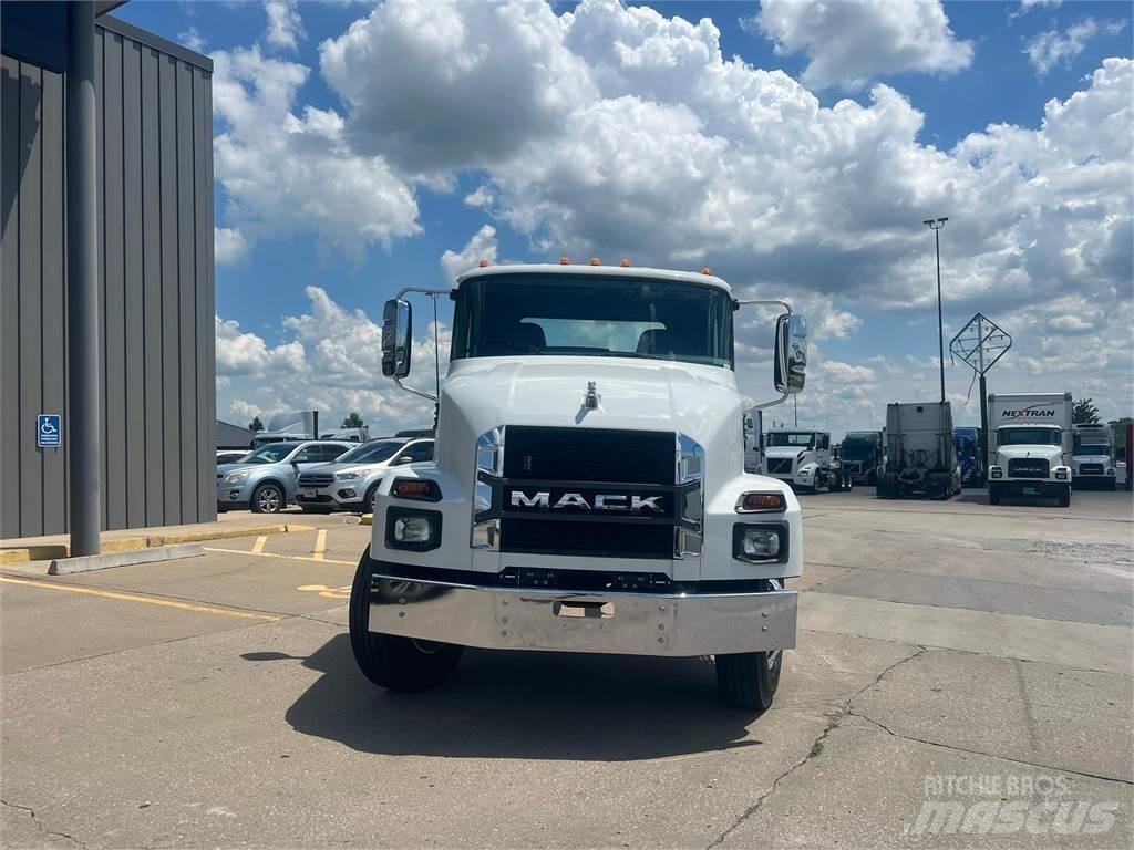 Mack MD742 Chassier