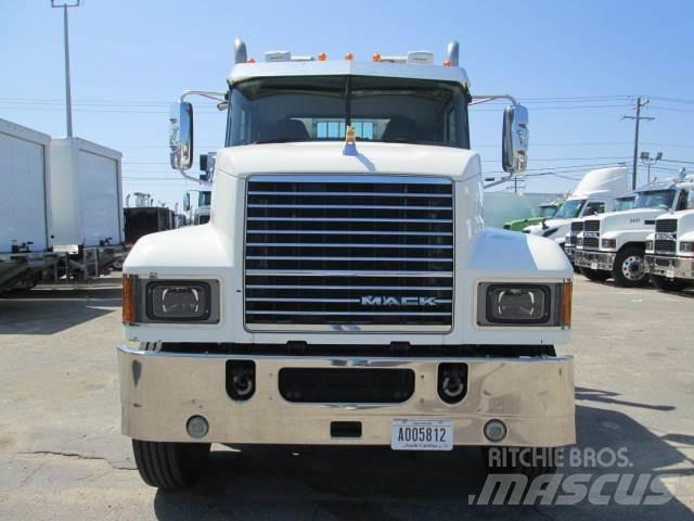 Mack PI64T Dragbilar