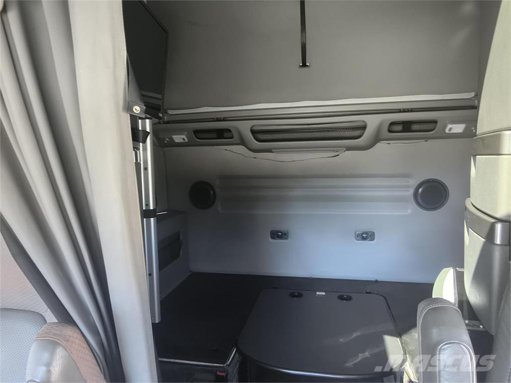 Volvo VNL64T860 Tractor Units