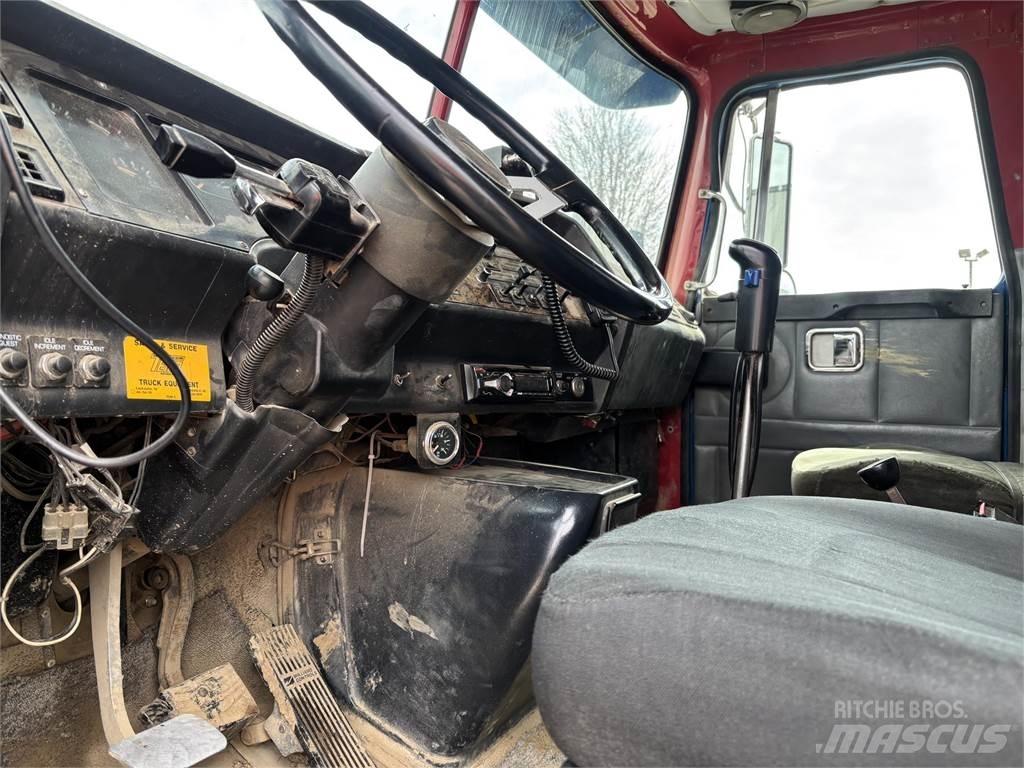 Volvo WG64T Tippbilar