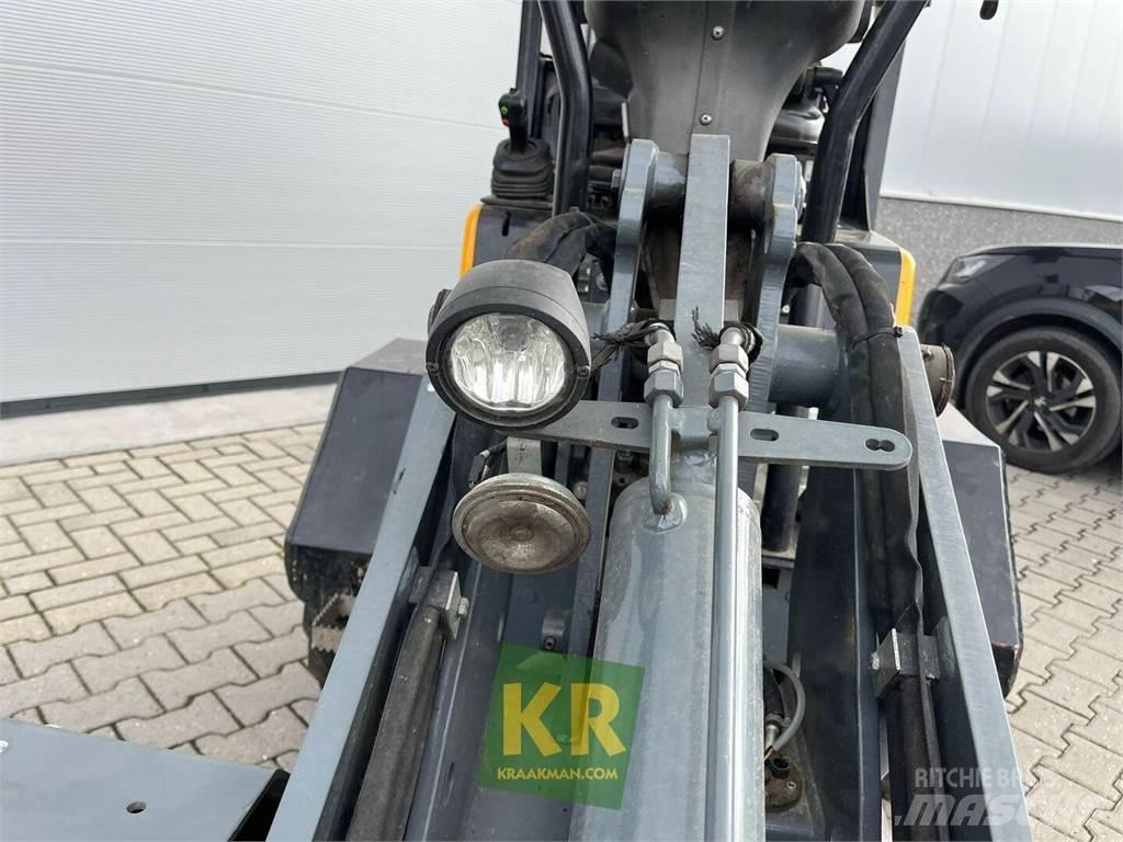 GiANT D332 Frontlastare och grävare