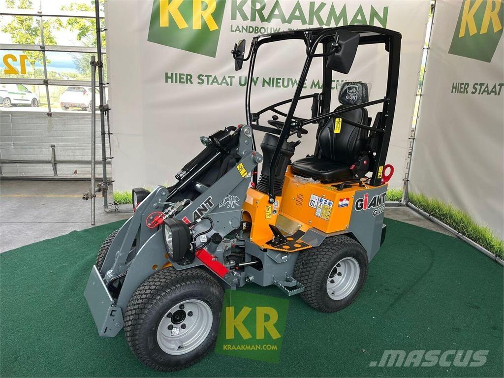GiANT G1200 Frontlastare och grävare
