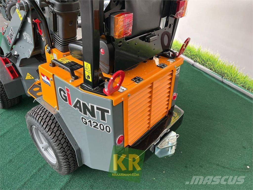 GiANT G1200 Frontlastare och grävare