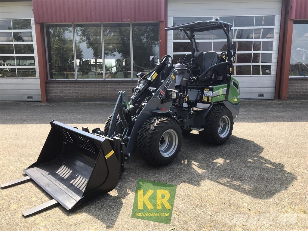 GiANT G2200E Frontlastare och grävare