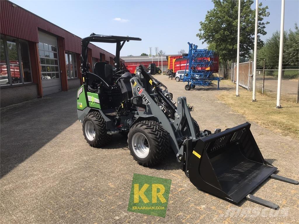 GiANT G2200E Frontlastare och grävare