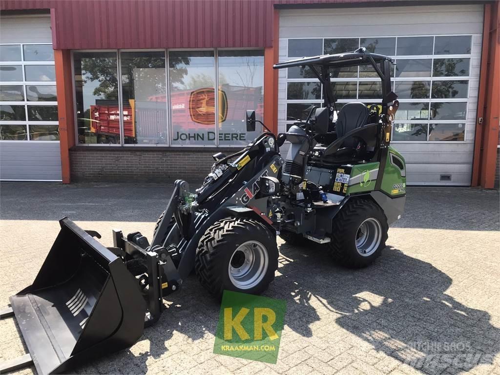 GiANT G2200E Frontlastare och grävare
