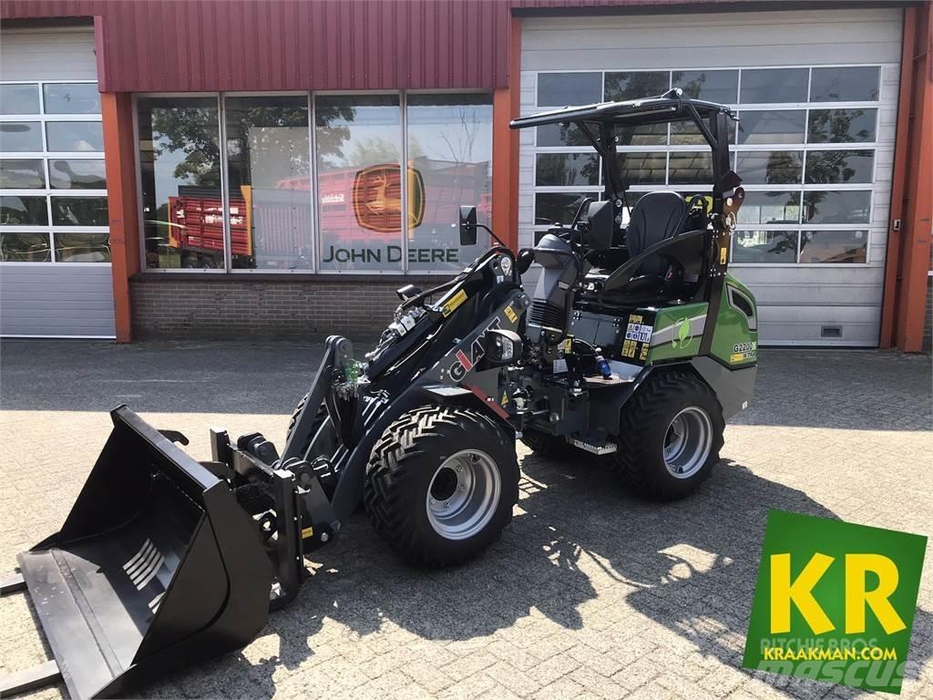 GiANT G2200E Frontlastare och grävare