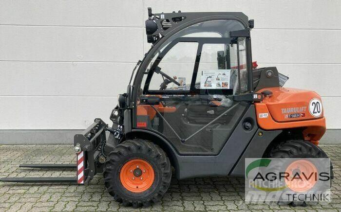 Ausa T144H Redskapsbärare för lantbruk