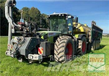 CLAAS XERION 3800 TRAC Fast- och kletgödselspridare