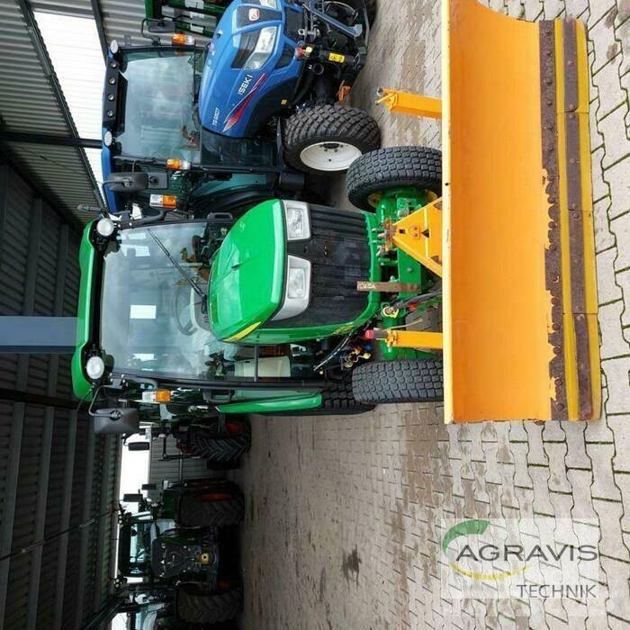 John Deere 3045 R Traktorer