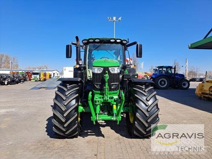 John Deere 6215 R Traktorer