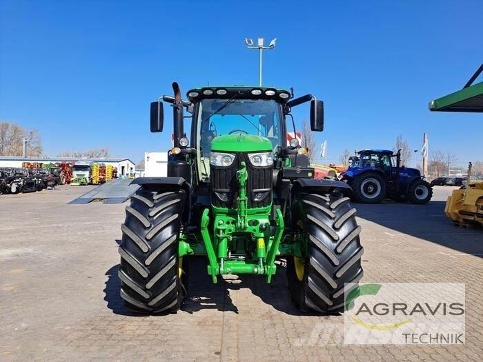 John Deere 6215 R Traktorer