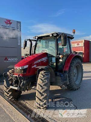 Massey Ferguson 5713S Traktorer