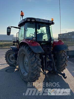 Massey Ferguson 5713S Traktorer