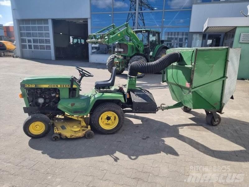 John Deere 332 Kompakttraktorer