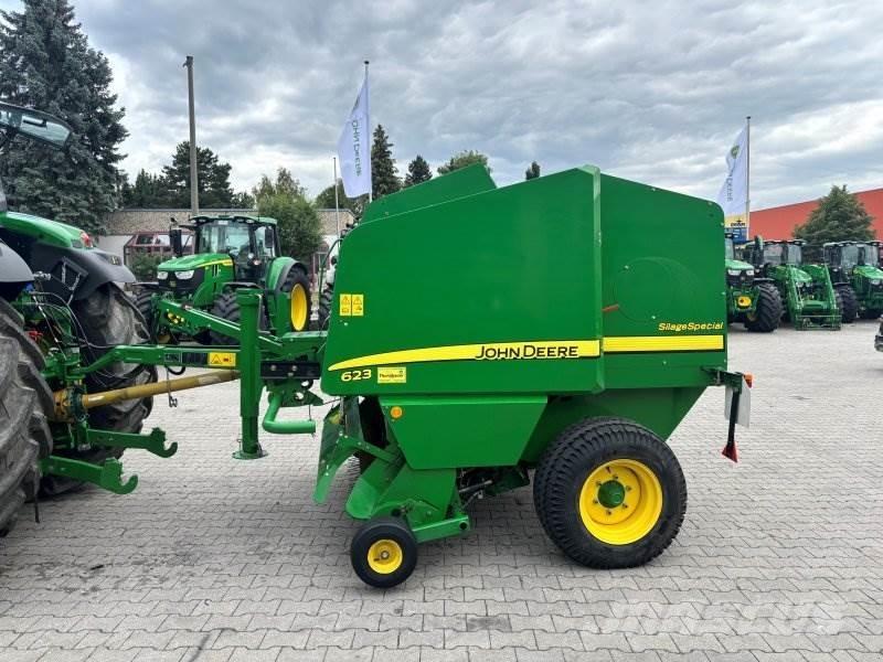 John Deere 623 Rundbalspressar