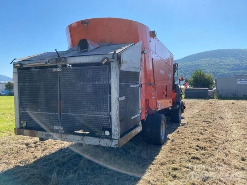 Kuhn SPW 25 Fullfodervagnar