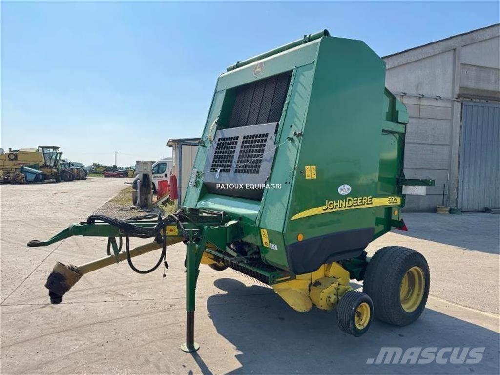 John Deere 592 Rundbalspressar