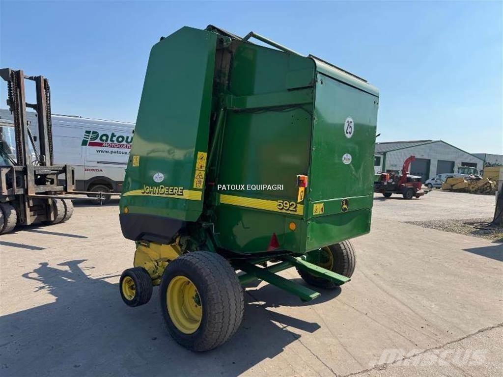 John Deere 592 Rundbalspressar