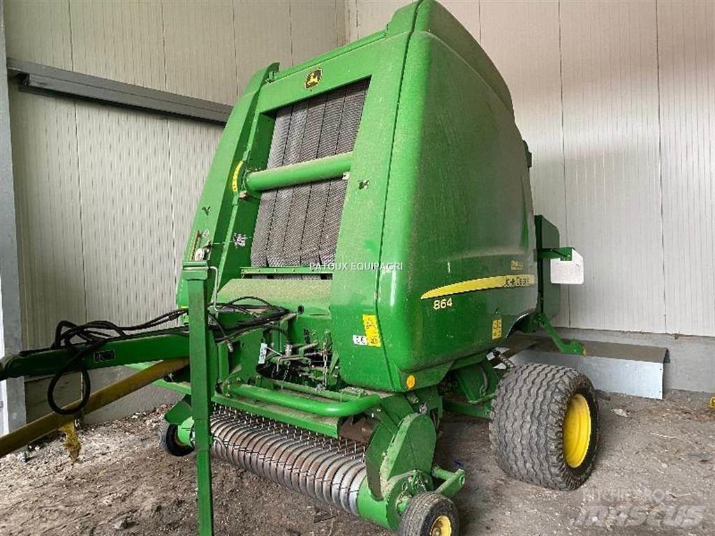 John Deere 864 Rundbalspressar