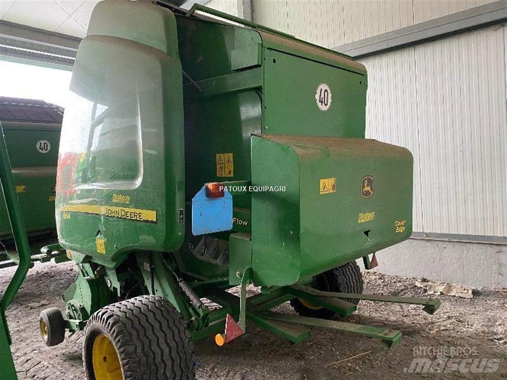 John Deere 864 Rundbalspressar