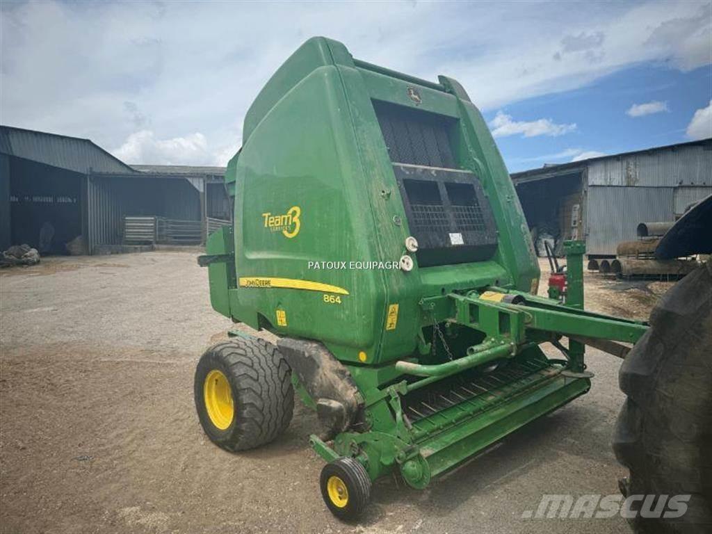 John Deere 864 Rundbalspressar