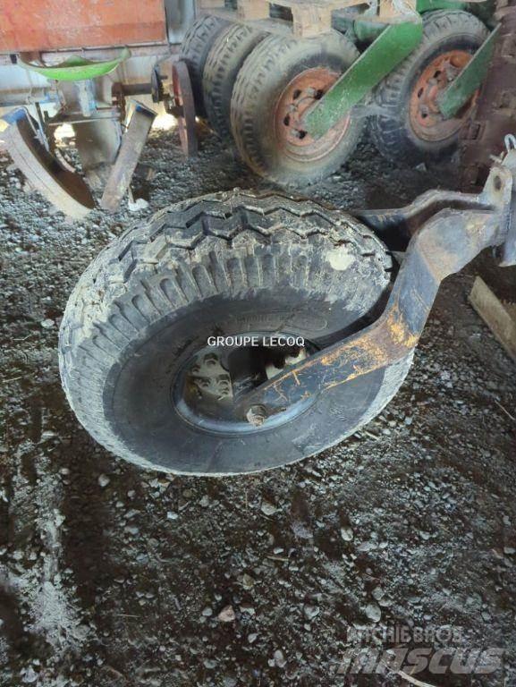 Kuhn VM 180 Tegplogar
