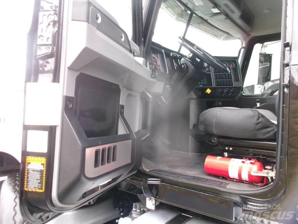 Mack GR64F Tippbilar