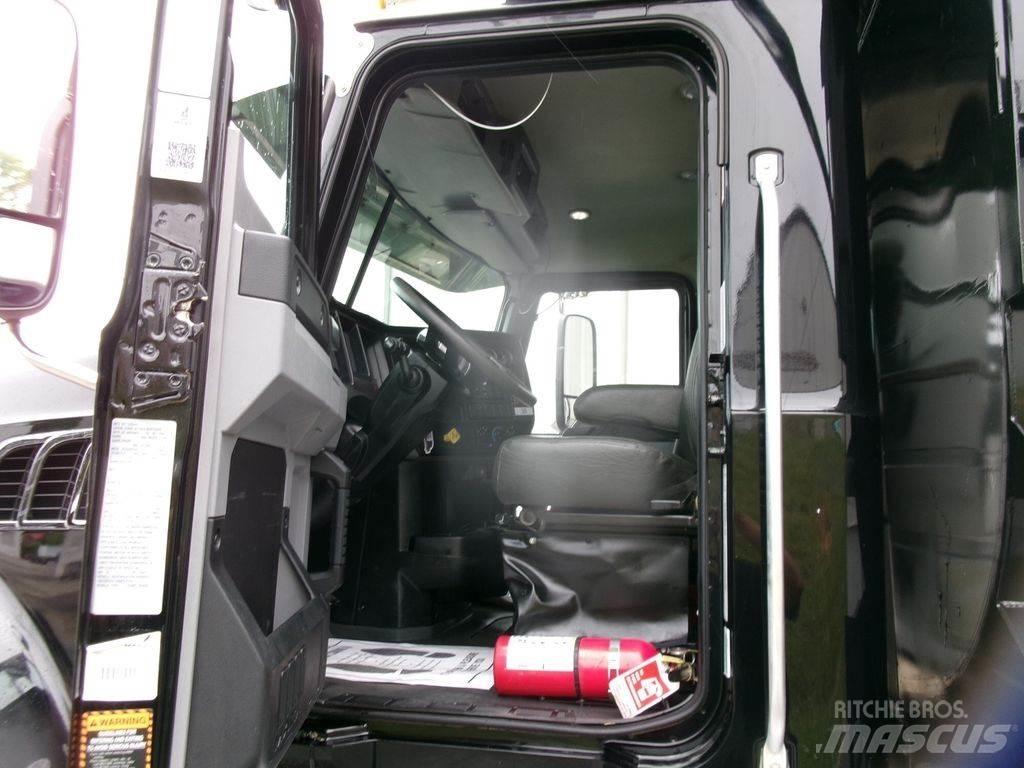 Mack GR64F Tippbilar