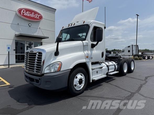 Freightliner CASCADIA 113 Dragbilar