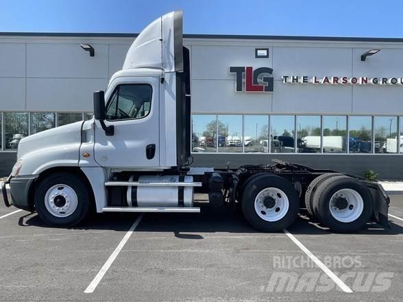 Freightliner CASCADIA 126 Dragbilar