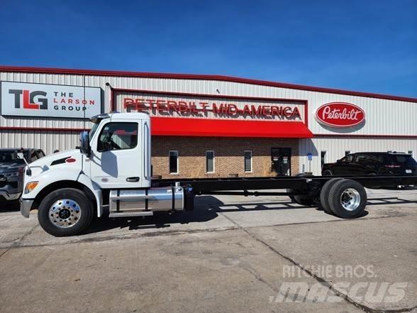Peterbilt 536 Chassier