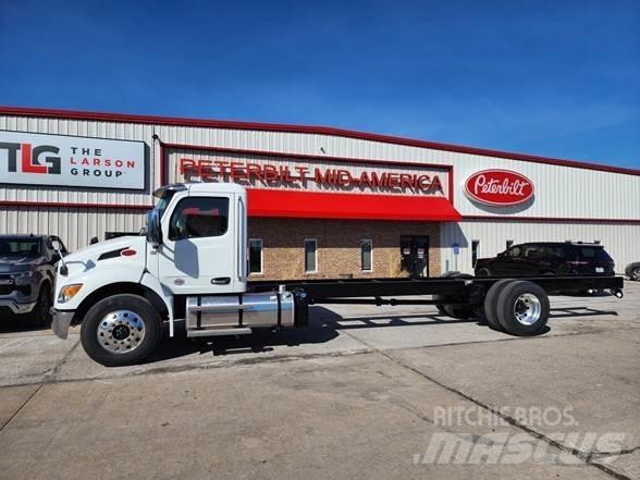 Peterbilt 536 Chassier