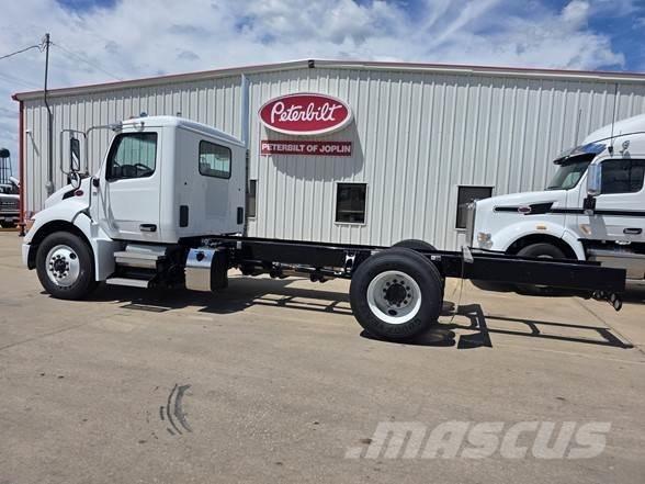 Peterbilt 536 Chassier