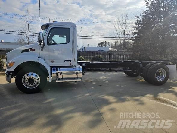 Peterbilt 536 Chassier